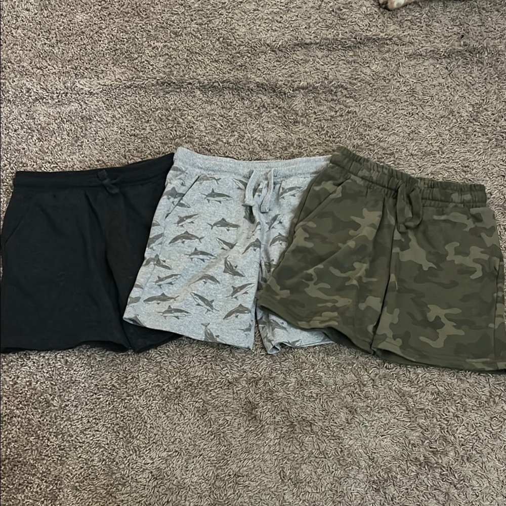 Boys size 6 shorts